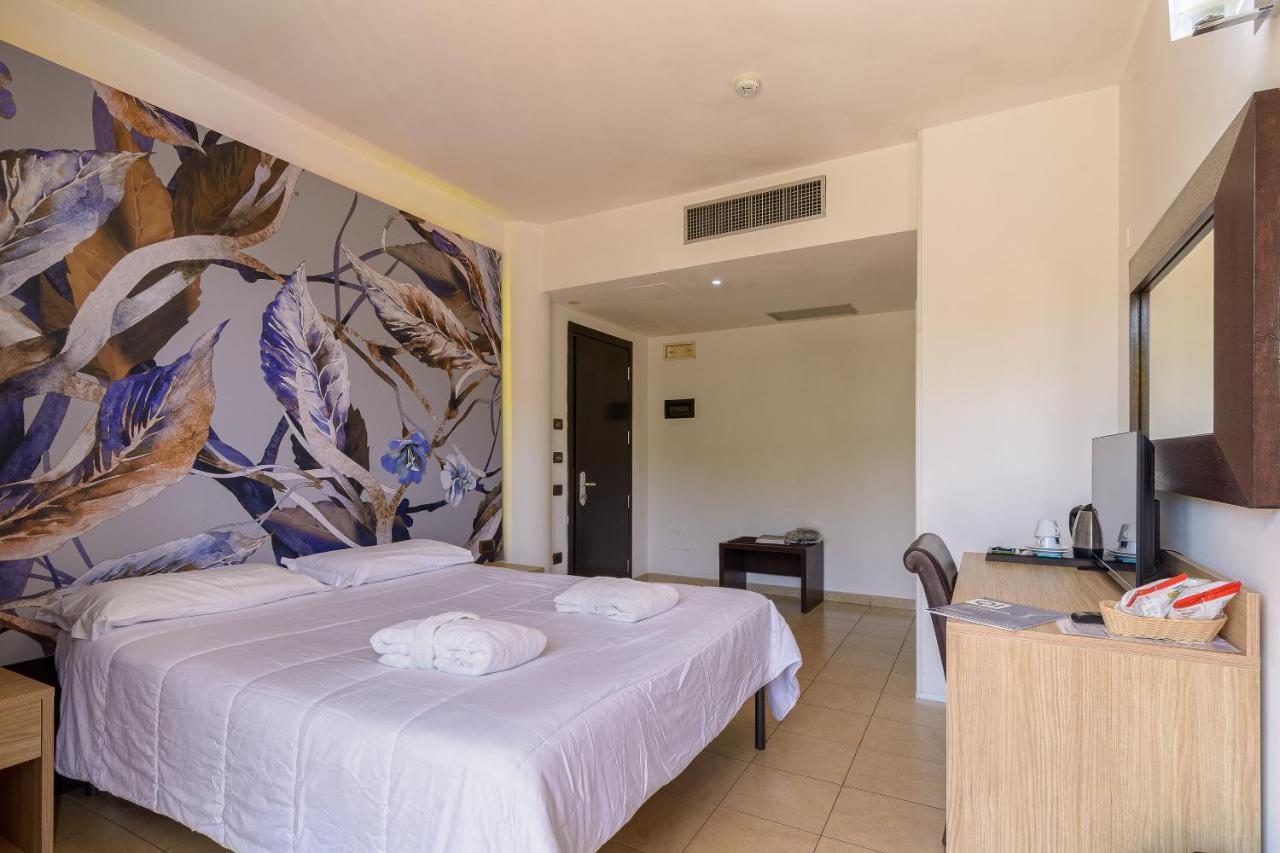 Hotel Terme Capasso คอนตูร์ซี ภายนอก รูปภาพ