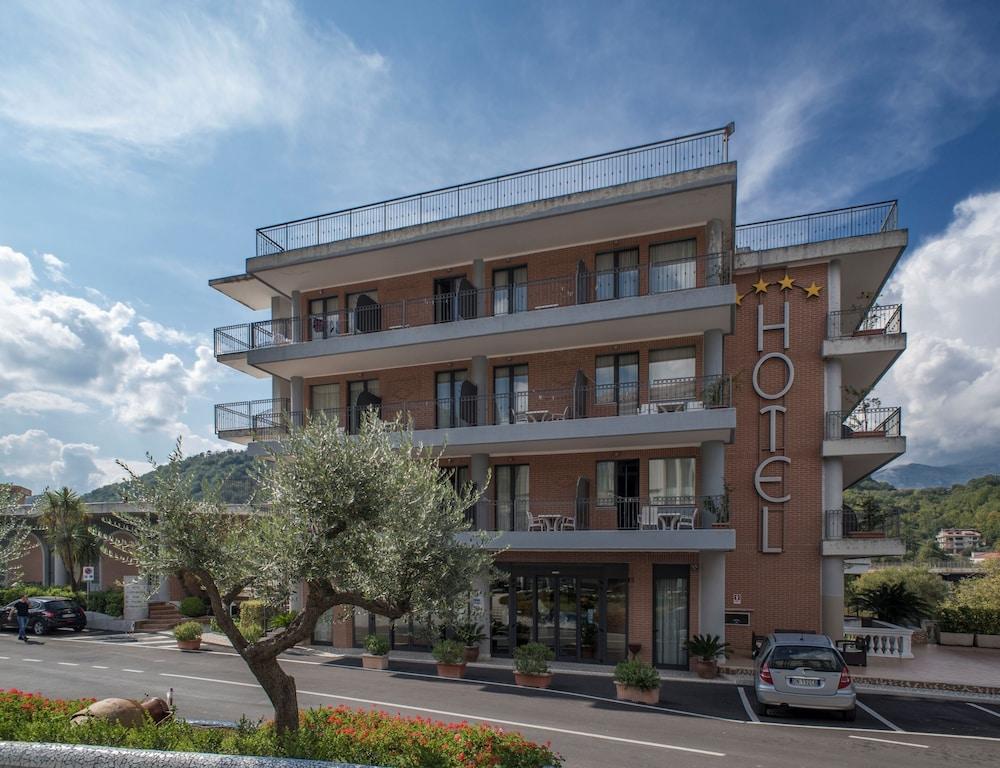 Hotel Terme Capasso คอนตูร์ซี ภายนอก รูปภาพ